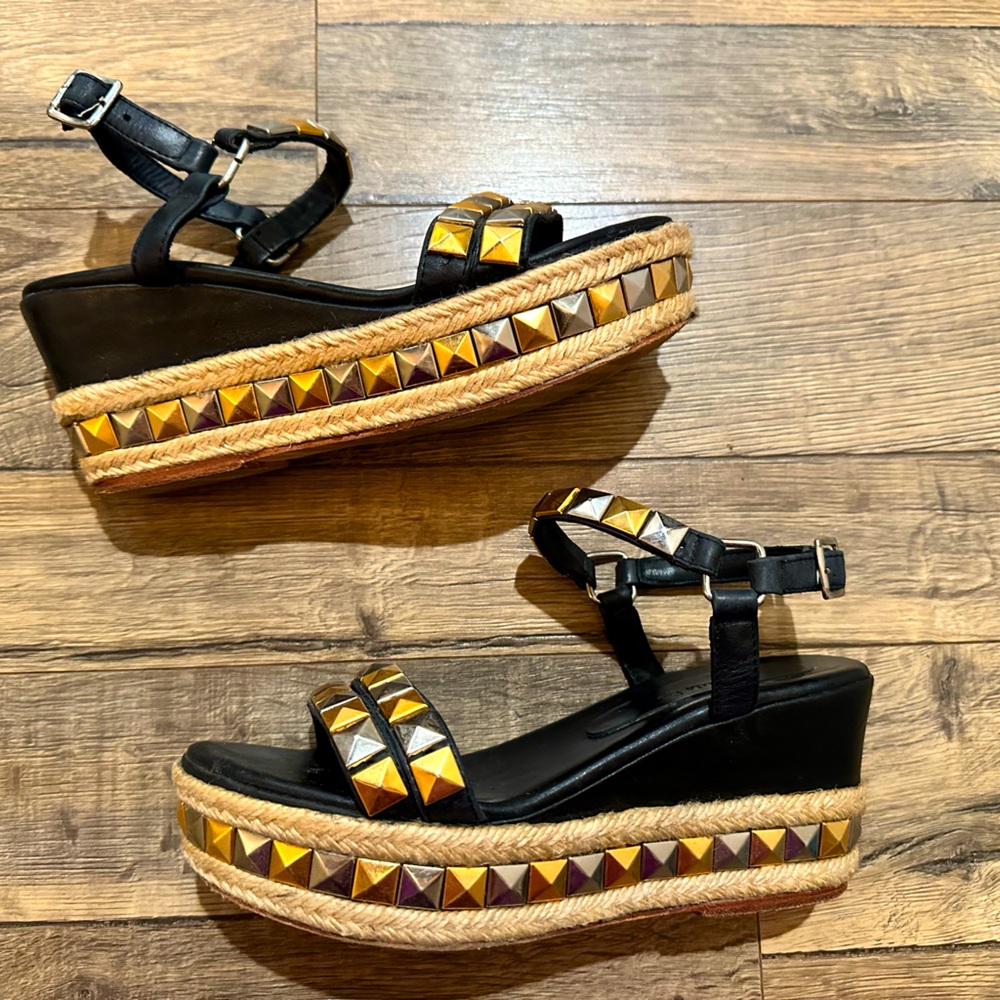 Bendito Pie Studded Platform Sandals
